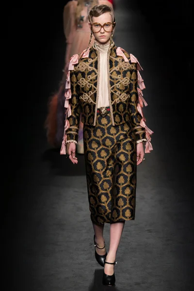 Look 37